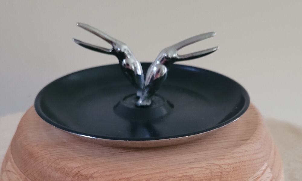 HAMILTON Pincerette Pelican Ash Tray Cigarette Holder Chrome--MCM Vintage!